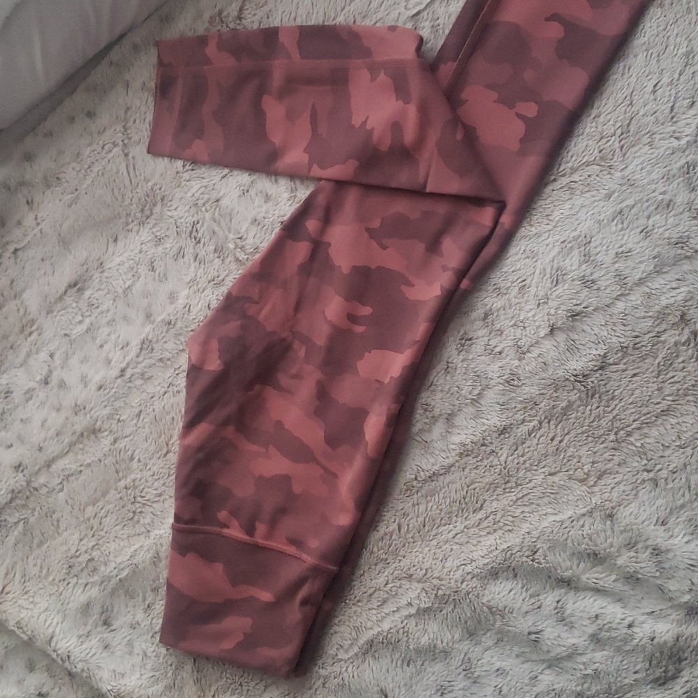 Lululemon Wunder Train 25"